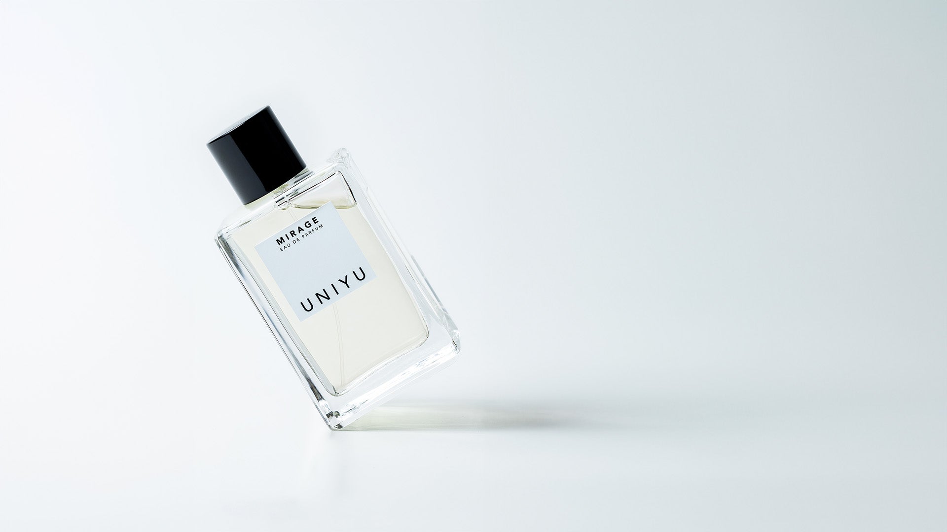 MIRAGE by UNIYU, a scent of resilience and depth, blending lemon, juniper, orange blossom and dry woods in poetic contrast.